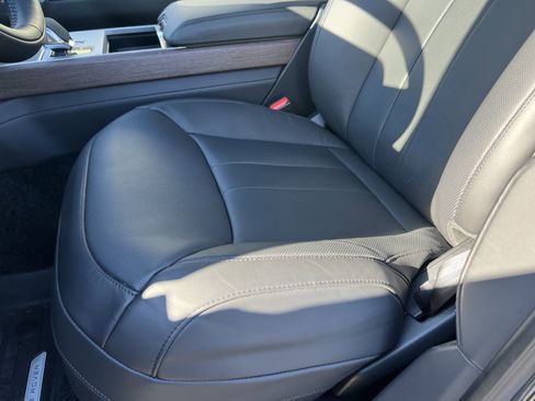 Certified 2025 Land Rover Range Rover Long Wheelbase SE image 18