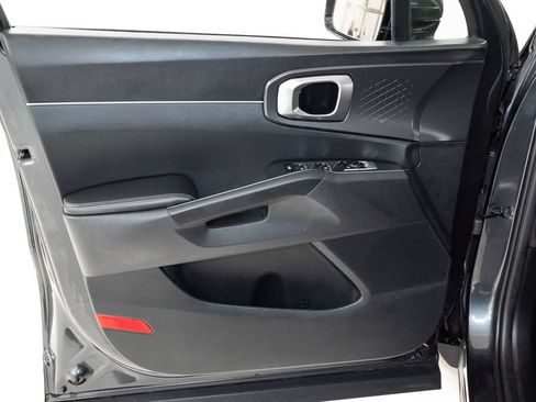 Used 2024 Kia Sorento S w/ Panoramic Sunroof Package FWD image 9