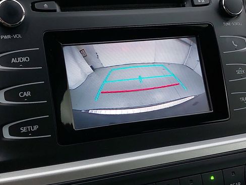 Used 2019 Toyota Highlander LE FWD image 23