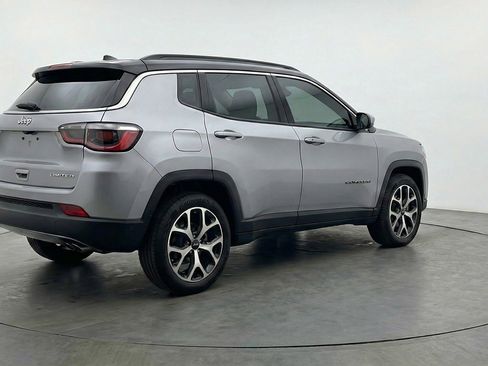 Used 2025 Jeep Compass Limited image 9