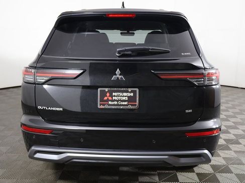 New 2025 Mitsubishi Outlander SE image 14