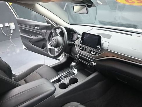 Used 2025 Nissan Altima 2.5 SV FWD image 26