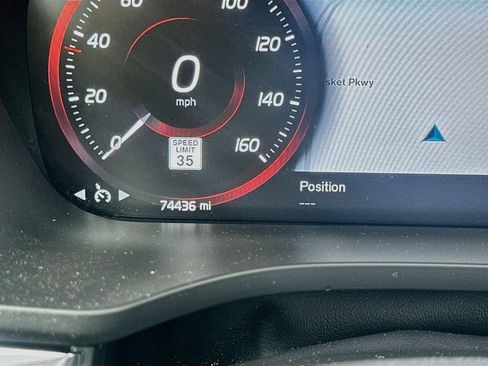Used 2021 Volvo XC60 T5 Momentum w/ Protection Package Premier FWD image 12
