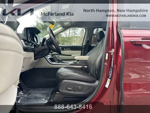 Used 2024 Kia Carnival LX image 11
