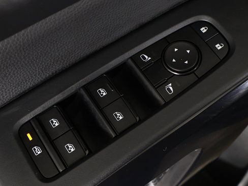 Used 2024 Nissan Pathfinder S image 36