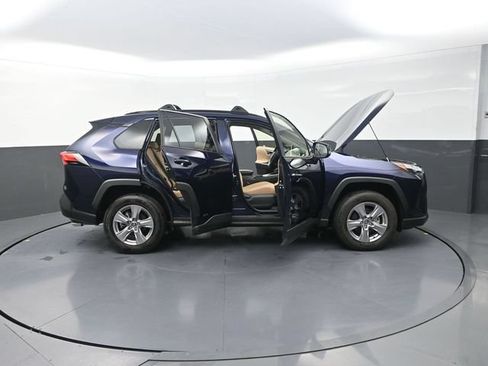 Used 2025 Toyota RAV4 XLE AWD/4WD image 45