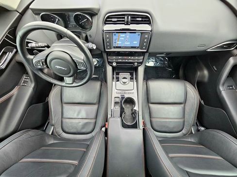 Used 2017 Jaguar F-PACE Prestige image 28