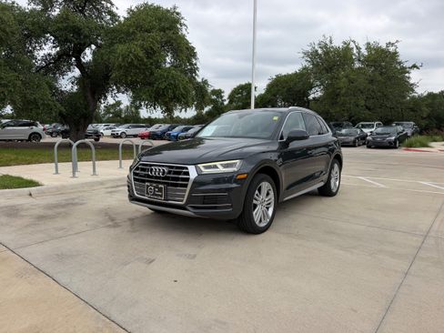 Used 2018 Audi Q5 2.0T Premium Plus w/ Premium Plus Package AWD/4WD image 2