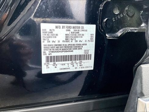 Used 2023 Ford Explorer XLT AWD/4WD image 3