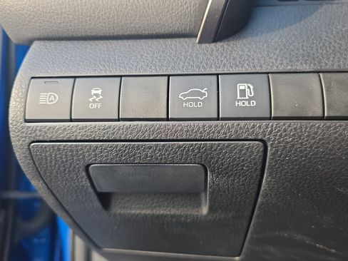 Used 2020 Toyota Camry SE image 25