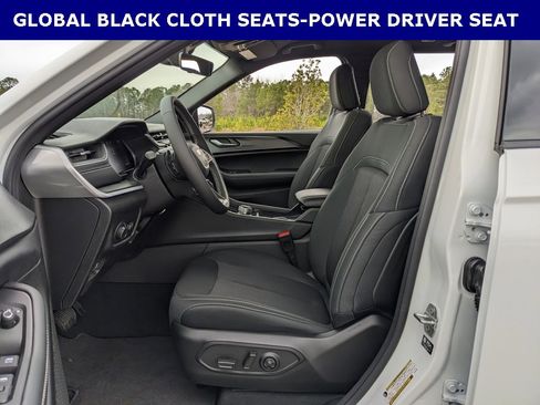 New 2025 Jeep Grand Cherokee Laredo w/ MOPAR Finishing Package image 4