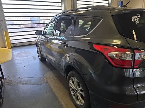 Used 2018 Ford Escape SE w/ Ford Safe & Smart Package FWD image 5