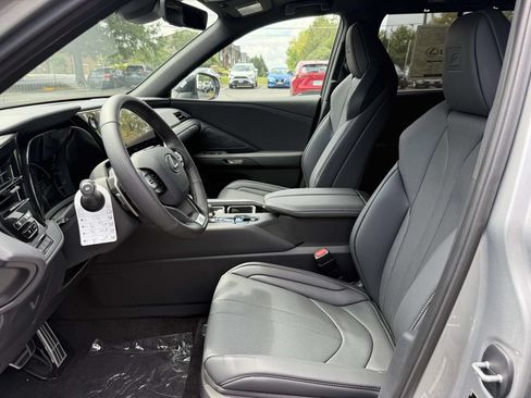 Used 2026 Lexus TX 500h AWD w/ Technology Package image 14