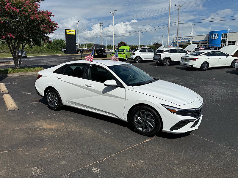 Used 2024 Hyundai Elantra SEL FWD image 6