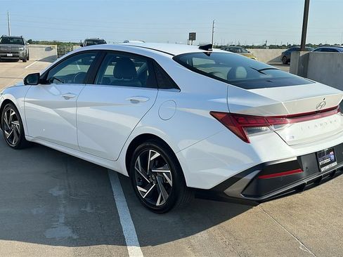 Used 2024 Hyundai Elantra Limited FWD image 11