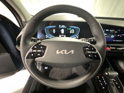 Certified 2025 Kia Niro SX image 20