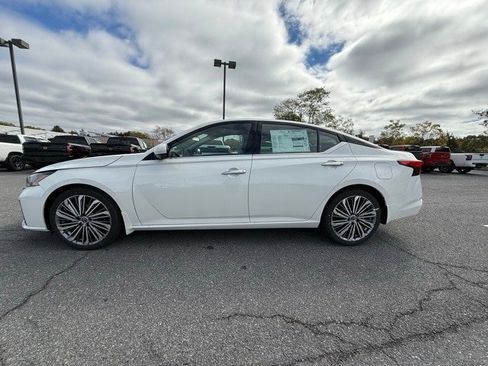 New 2025 Nissan Altima 2.5 SL image 8