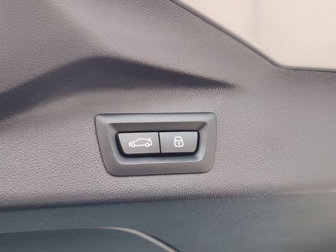 Certified 2025 BMW X7 M60i AWD/4WD image 28