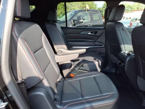 Used 2024 Chevrolet Traverse Z71 AWD/4WD image 11