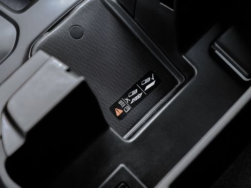 Certified 2024 GMC Sierra 1500 AT4 w/ AT4 Premium Package image 32