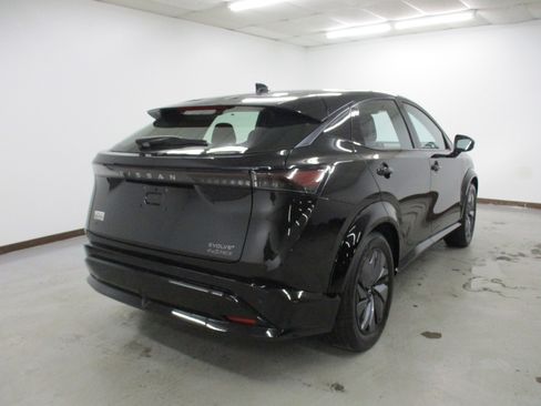Used 2023 Nissan Ariya AWD image 7
