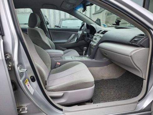 Used 2010 Toyota Camry image 12
