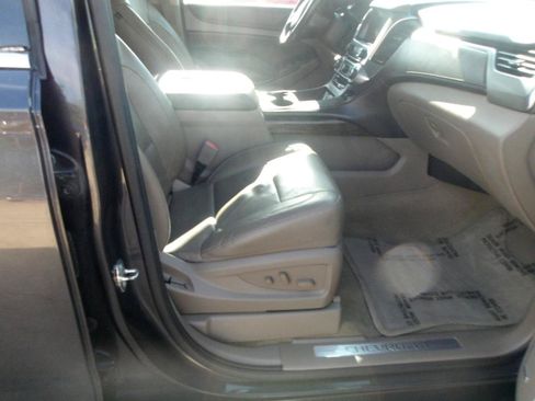 Used 2016 Chevrolet Suburban LT RWD image 10