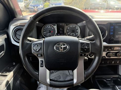Used 2016 Toyota Tacoma Limited w/ Towing Package image 12