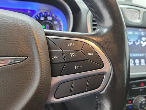 Used 2022 Chrysler 300 Touring image 22