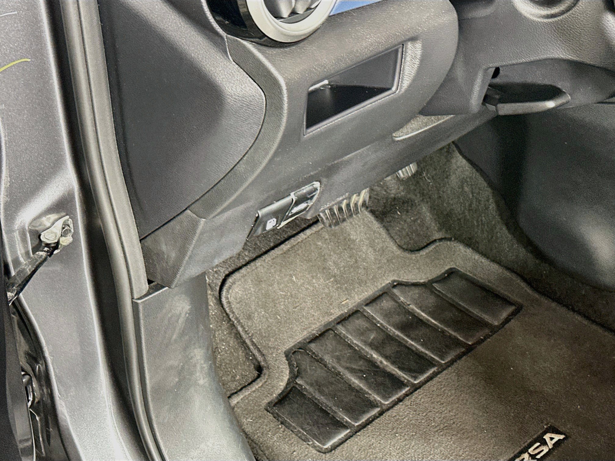 Used 2025 Nissan Versa SV FWD image 17