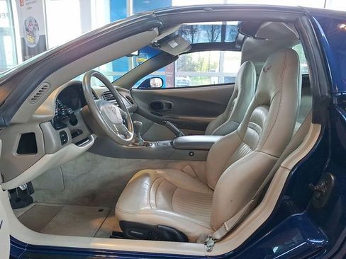 Used 2004 Chevrolet Corvette Coupe w/ Preferred Equipment Group RWD image 8