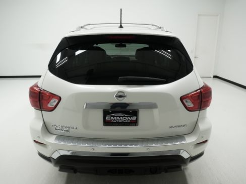 Used 2017 Nissan Pathfinder Platinum image 5