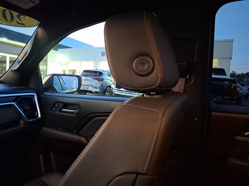 Used 2024 GMC Canyon Elevation w/ Elevation Premium Package image 17