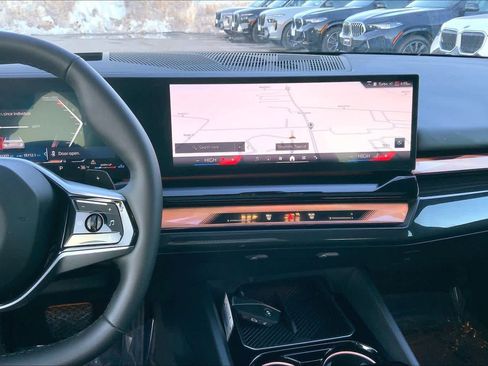 Used 2025 BMW 540i xDrive w/ Premium Package image 7