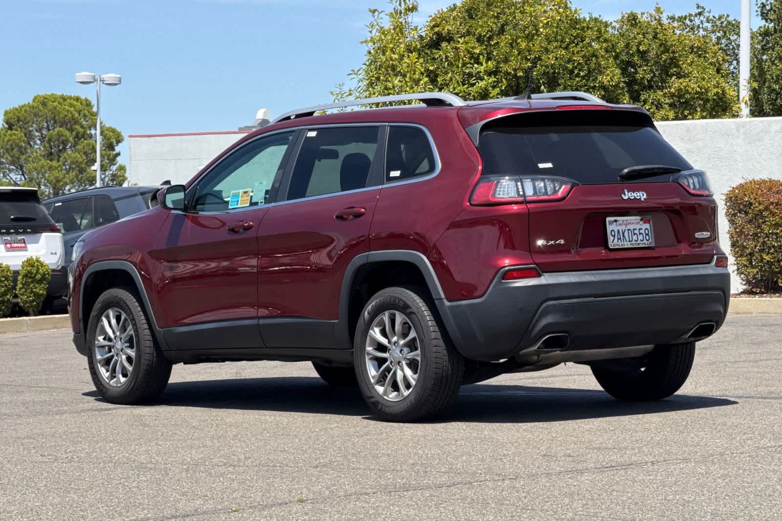 Used 2019 Jeep Cherokee Latitude Plus w/ Cold Weather Group AWD/4WD image 7