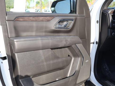 Used 2024 Chevrolet Suburban Z71 w/ Luxury Package AWD/4WD image 19