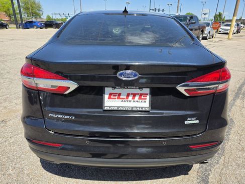 Used 2019 Ford Fusion SE FWD image 6