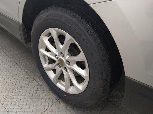 Used 2018 Chevrolet Equinox LS image 31