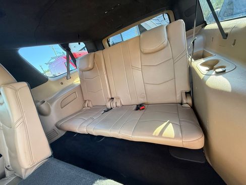 Used 2019 Cadillac Escalade ESV Platinum AWD/4WD image 15