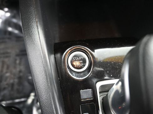 Used 2020 Nissan Kicks S image 23