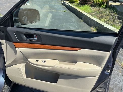 Used 2014 Subaru Outback 2.5i Limited w/ Moonroof Package image 14