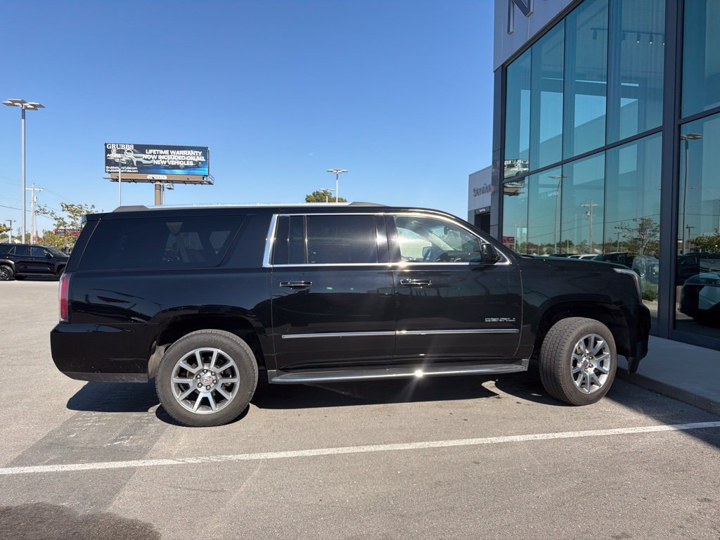 Used 2019 GMC Yukon XL Denali AWD/4WD image 3