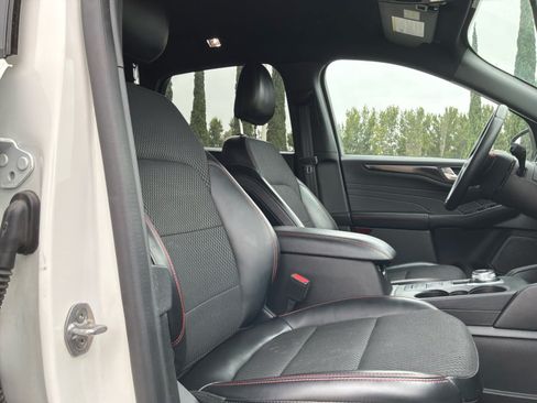 Used 2024 Ford Escape ST-Line Select AWD/4WD image 19