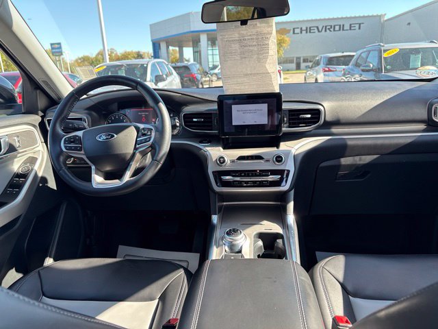 Used 2022 Ford Explorer XLT w/ Equipment Group 202A AWD/4WD image 27