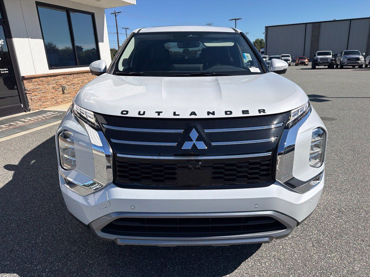 Used 2025 Mitsubishi Outlander SE FWD image 11