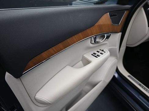 Used 2022 Volvo XC90 T5 Momentum w/ Climate Package image 13