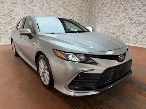 Used 2021 Toyota Camry LE FWD image 7