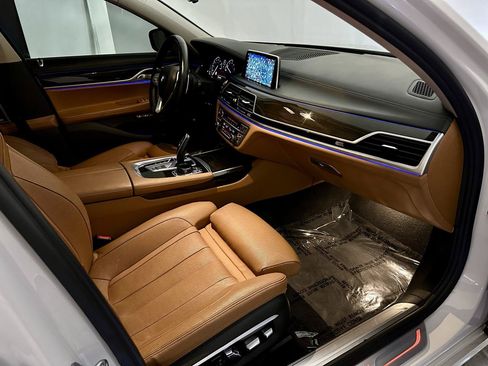 Used 2017 BMW 740i RWD image 19