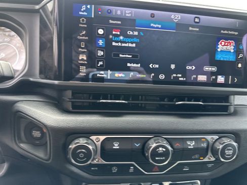 Certified 2025 Jeep Wrangler Sport AWD/4WD image 10