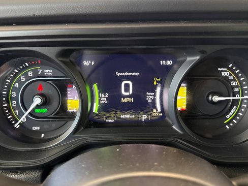 Used 2024 Jeep Wrangler Unlimited Rubicon 4xe AWD/4WD image 40